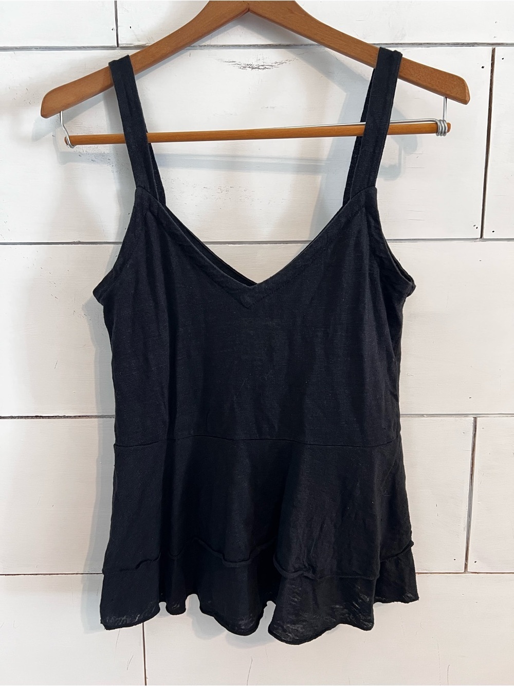 CHASER Linen Blend Tiered Ruffle Tank Top. Size Small.